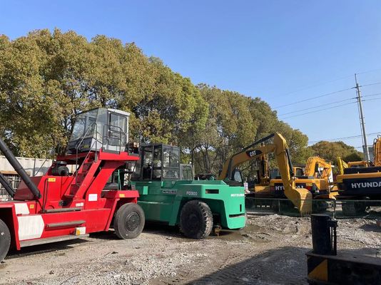 Mitsubishi F300 Camion forklift usato di seconda mano 30 tonnellate Camion forklift ad alta capacità