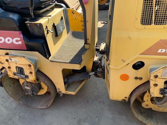 CC300G Dynapac doppio rullo a tamburo in buono stato di funzionamento stabile