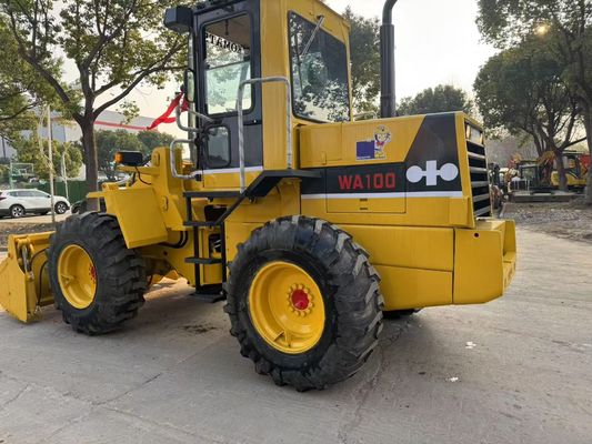 Originale Giappone Usato Komatsu WA100-1 Caricatori a ruote che lavorano in giardino