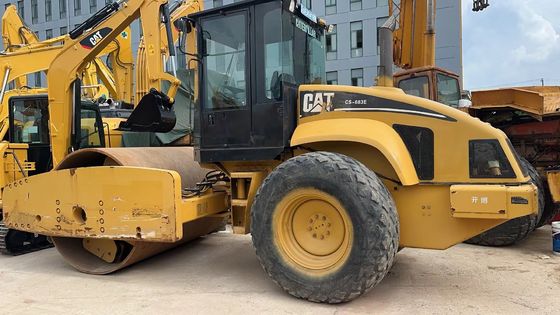 Colore originale usato Caterpillar CS-683E single drum road roller in ottime condizioni