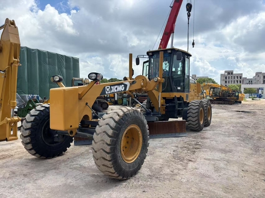 Ottime condizioni, usata, livellatrice stradale XCMG GR2403 con scarificatore idraulico in vendita