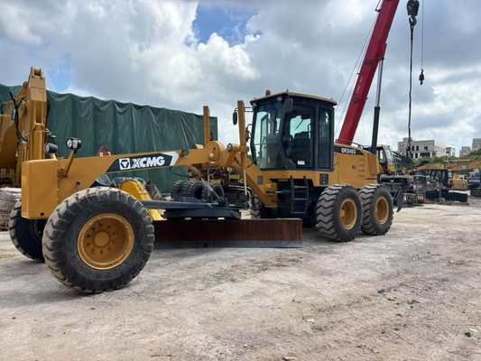 Ottime condizioni, usata, livellatrice stradale XCMG GR2403 con scarificatore idraulico in vendita