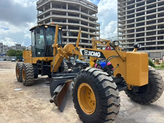Ottime condizioni, usata, livellatrice stradale XCMG GR2403 con scarificatore idraulico in vendita