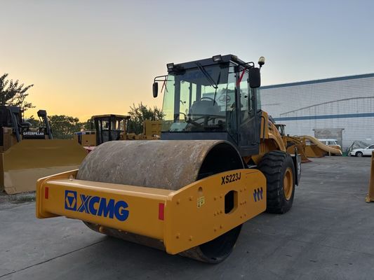 Rullo compattatore monoblocco XCMG XS223J, facile da usare e in buone condizioni