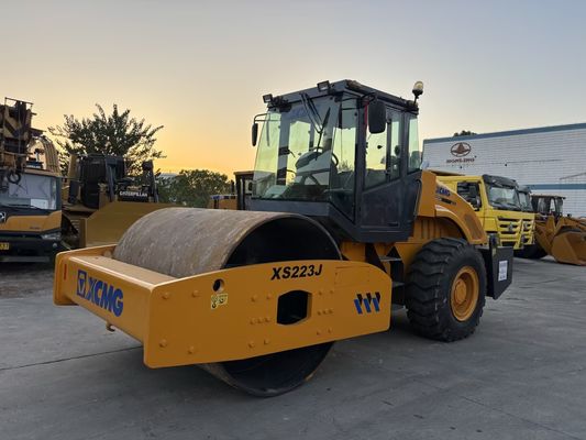 Rullo compattatore monoblocco XCMG XS223J, facile da usare e in buone condizioni